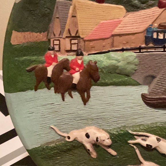 Vintage Horse Fox Hunt Scene (Bas- relief) Plate. - Picture 3 of 5